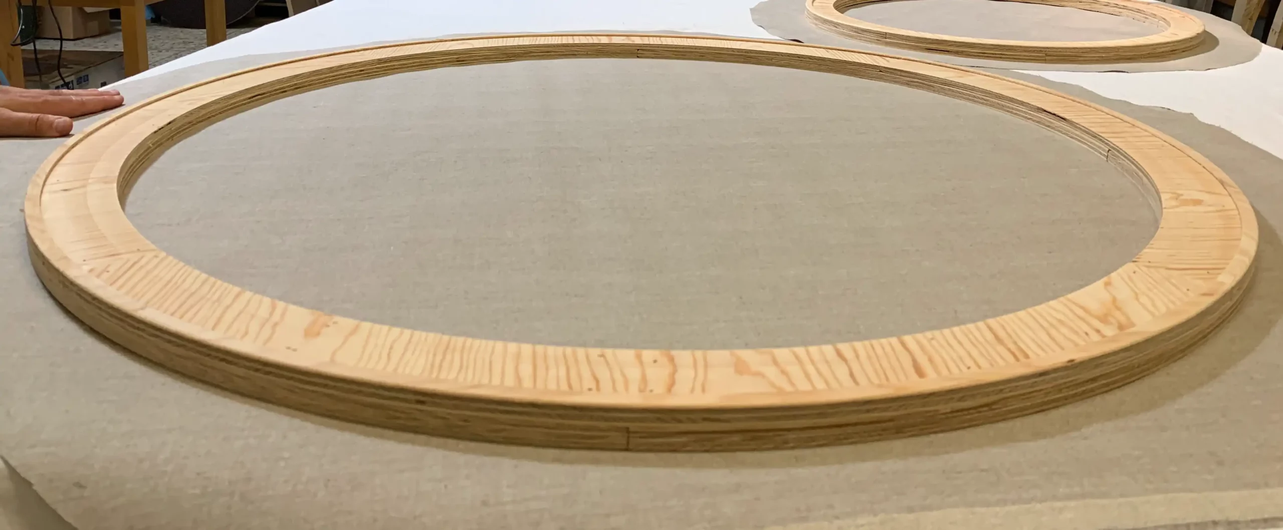 Runder Holzring aus Kiefer mit Zwischenraum